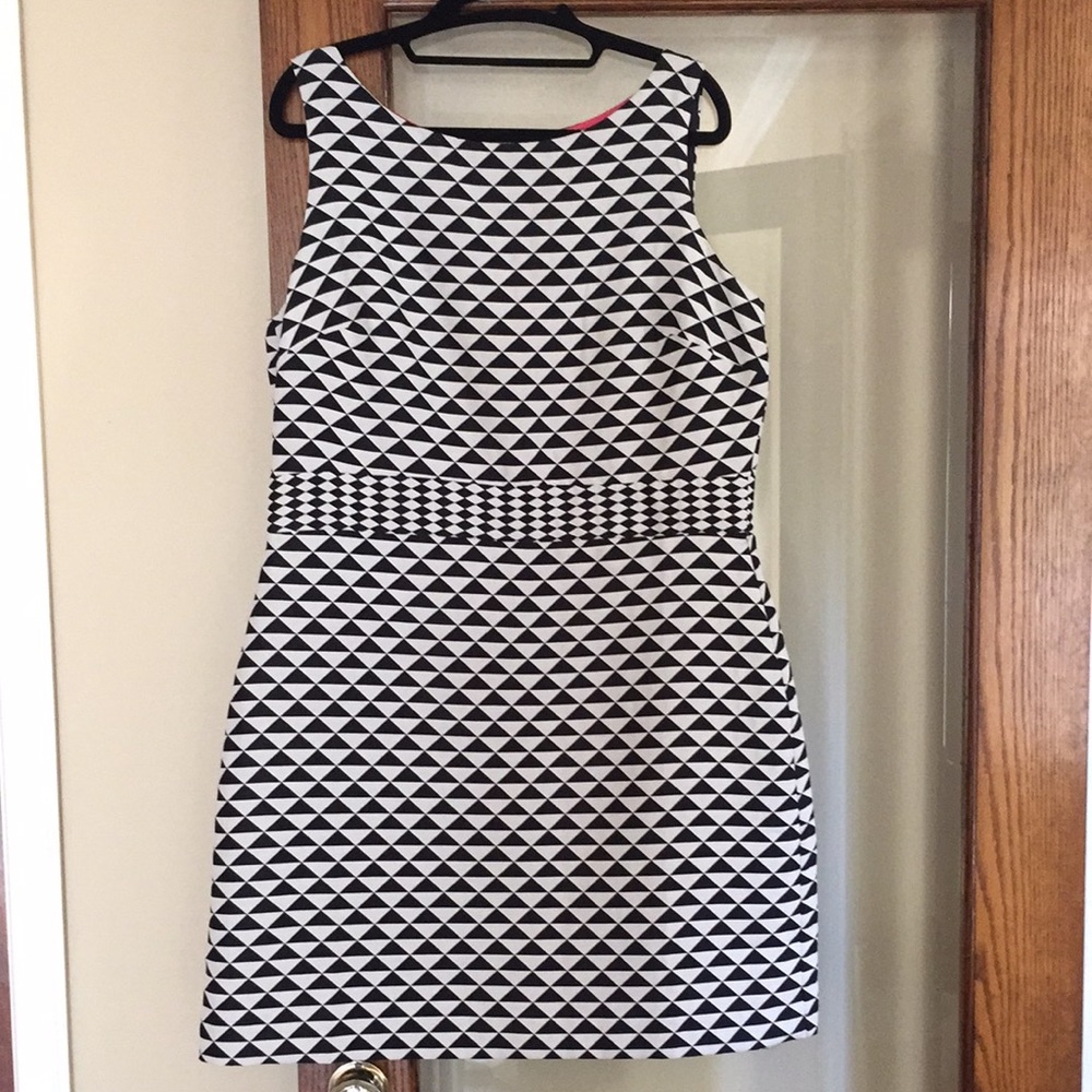 Black and white geometric patterned dress